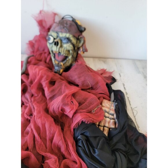 Halloween pirate AS IS hanging prop decor vintage home scary - Picture 11 of 11